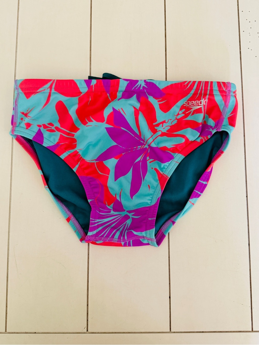 Speedo Men’s competitive swim brief Size 30 Endurance+ tropical print